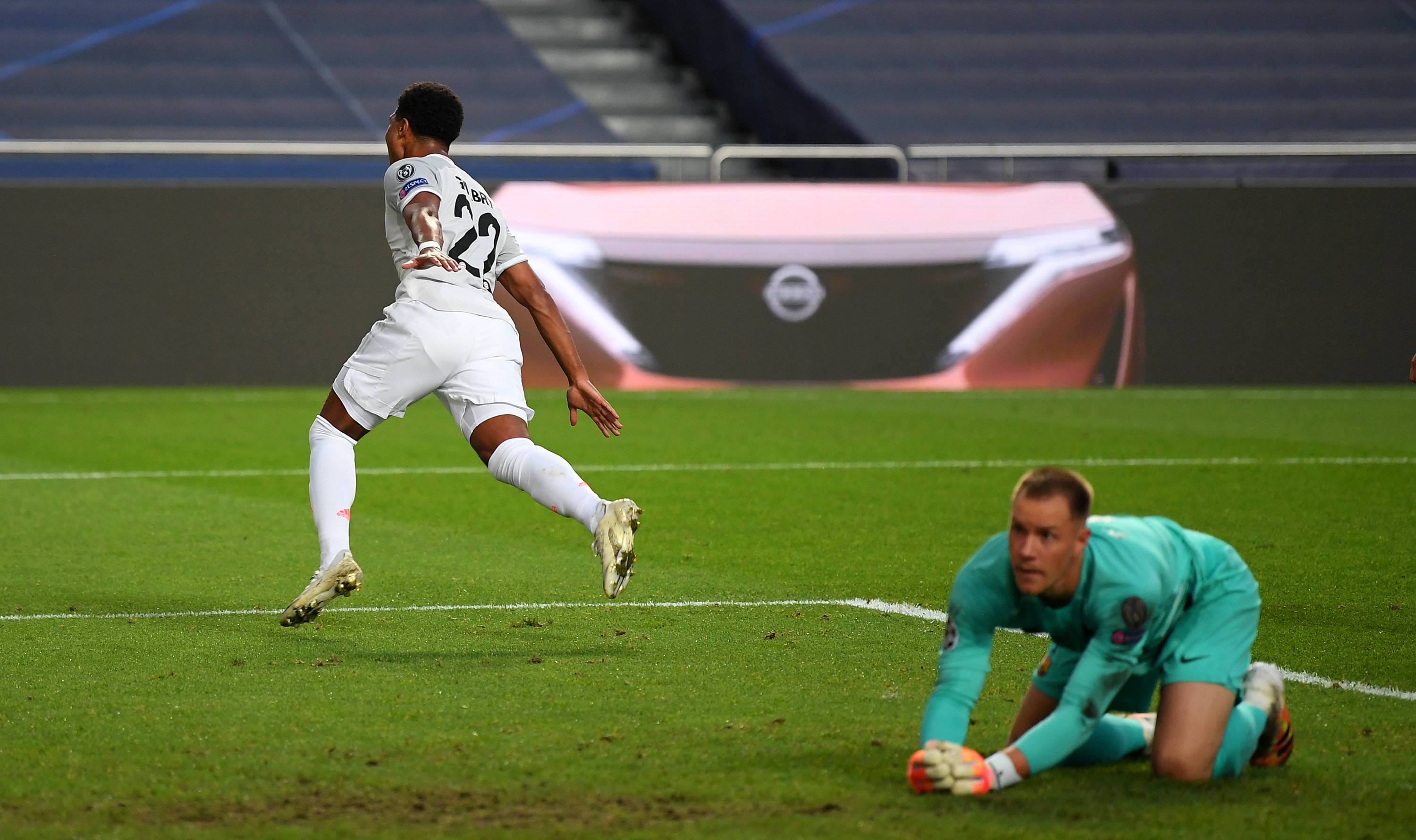 古斯塔沃双响 上海海港6-2苏州东吴晋级足协杯16强